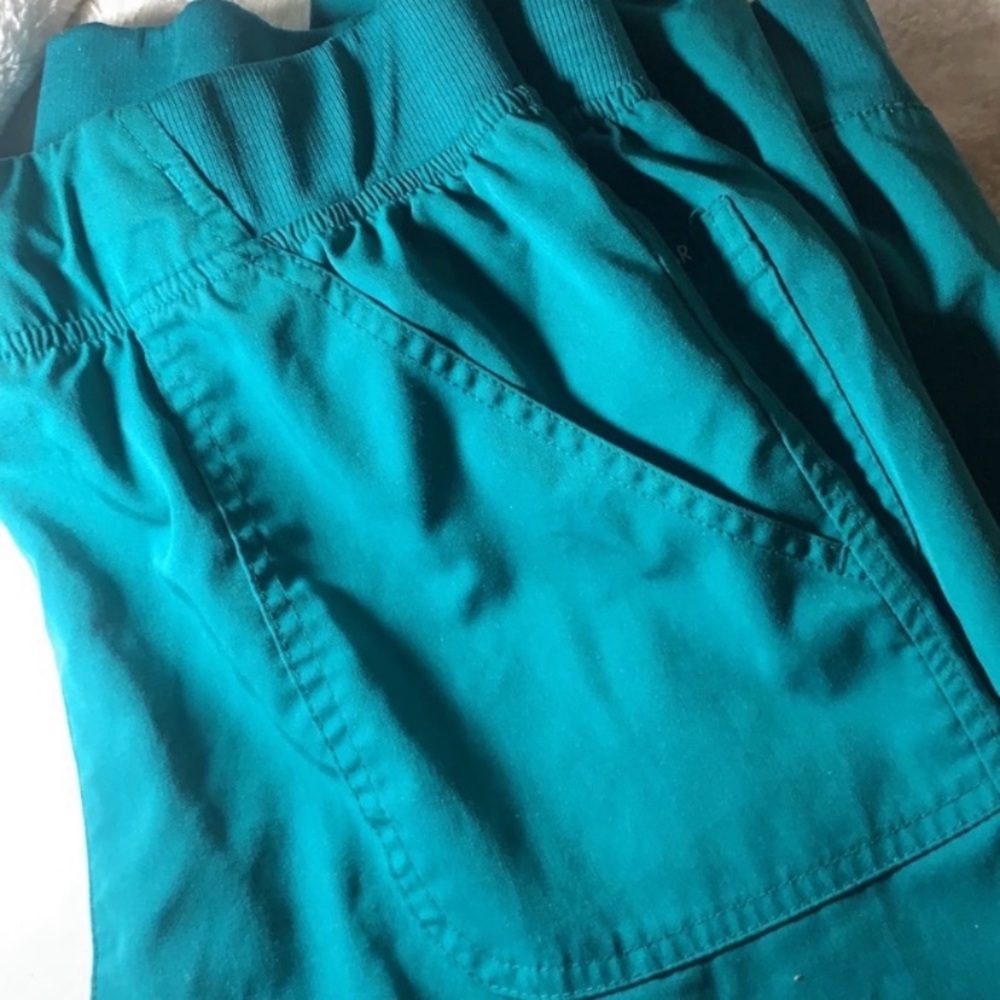 Scrub Set - - Picture 5 of 8